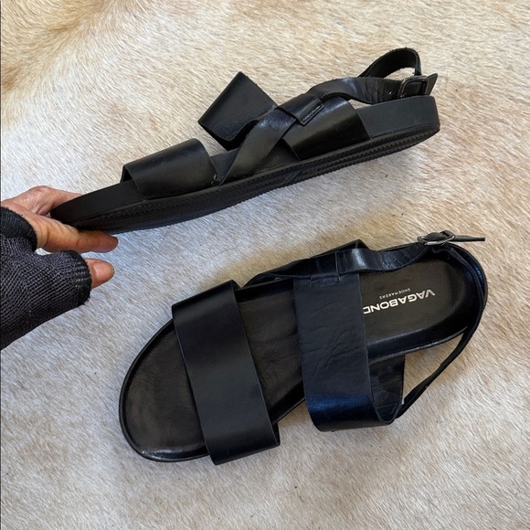 Vagabond black leather Shoemakers Erin sandals feature a minimalist two-strap main image 4